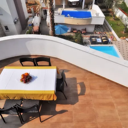 Vanilla With Heated Pool Zadar