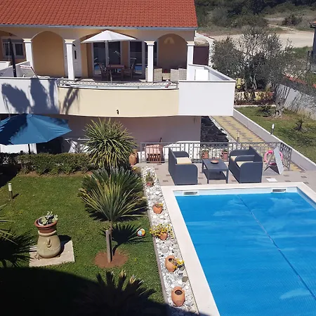 Vanilla With Heated Pool Apartmán Zadar