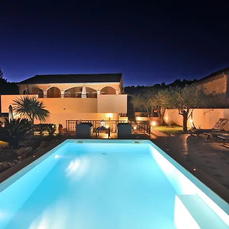 Vanilla With Heated Pool * ザダル