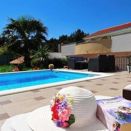 Vanilla With Heated Pool Appartement