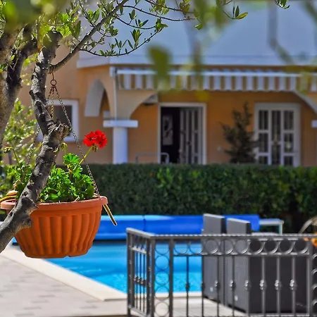 Vanilla With Heated Pool Apartmán