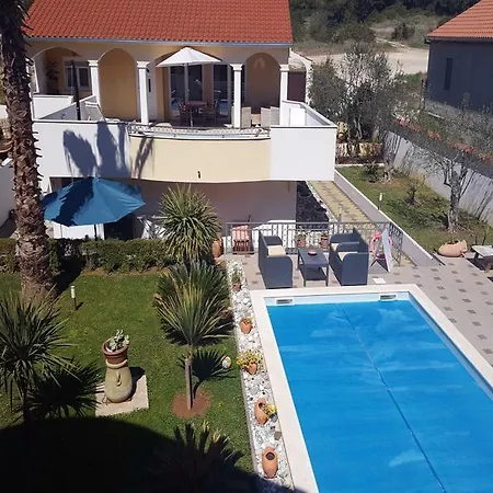 Vanilla With Heated Pool Appartement *