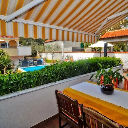Vanilla With Heated Pool Appartement Zadar