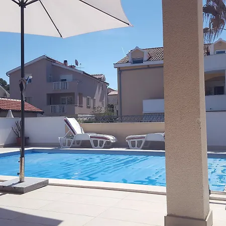 Vanilla With Heated Pool Appartement Zadar