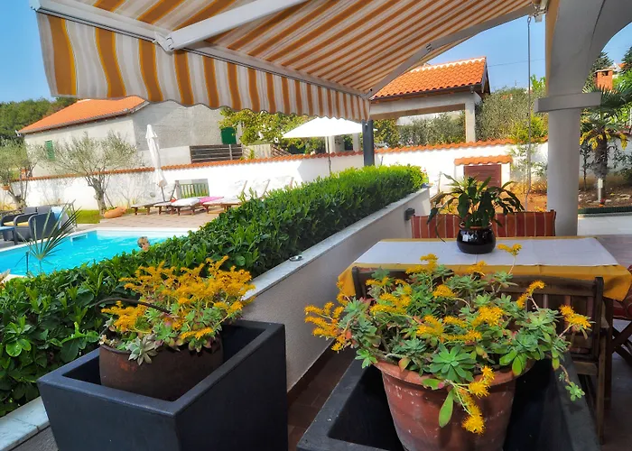 Vanilla With Heated Pool Apartman Zára