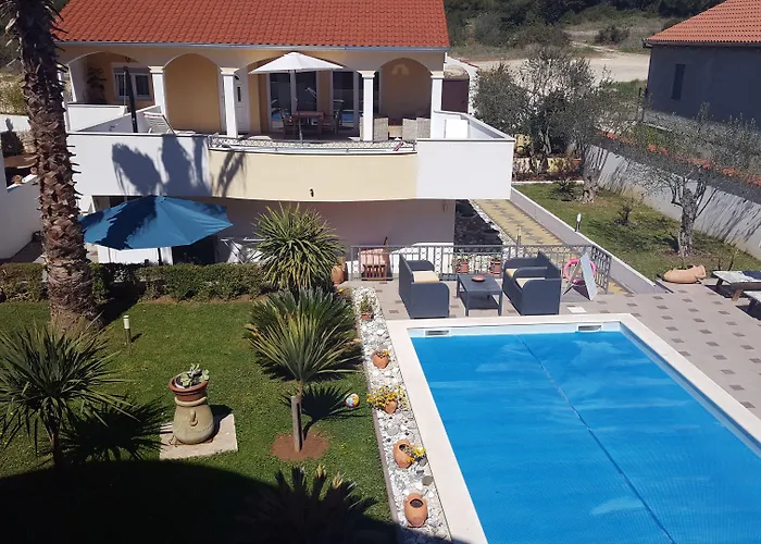 Vanilla With Heated Pool Apartman Zára