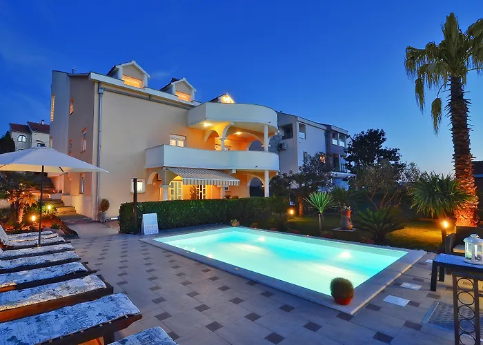 Vanilla With Heated Pool דירה זאדאר
