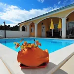 Vanilla With Heated Pool Lejlighed *