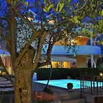 Vanilla With Heated Pool