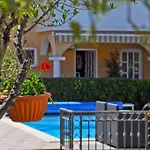 Vanilla With Heated Pool Апартаменты