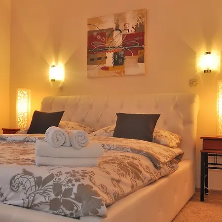 Vanilla With Heated Pool Apartment *