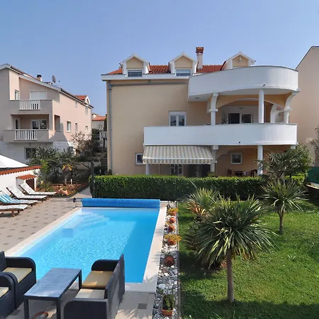 Vanilla With Heated Pool Appartement Zadar