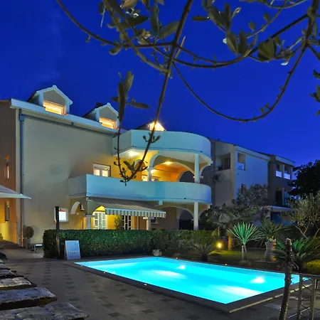 Vanilla With Heated Pool Zadar