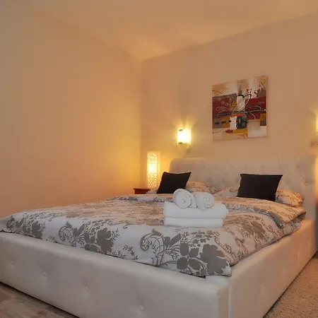 Vanilla With Heated Pool Apartment Zadar