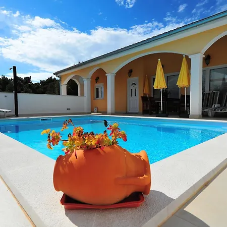 Vanilla With Heated Pool Lejlighed *