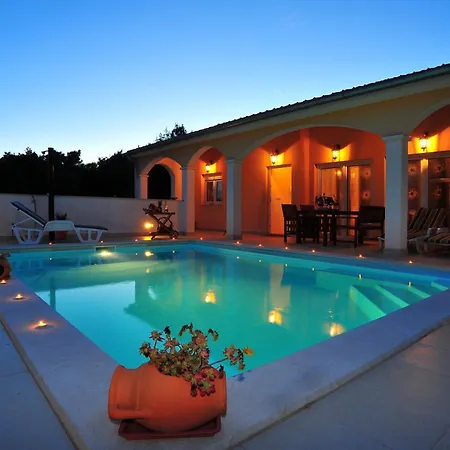 Vanilla With Heated Pool Appartement Zadar