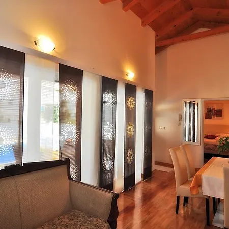 Vanilla With Heated Pool Apartment *