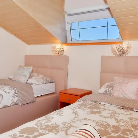 Vanilla With Heated Pool Apartment