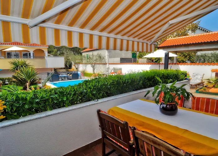 Vanilla With Heated Pool